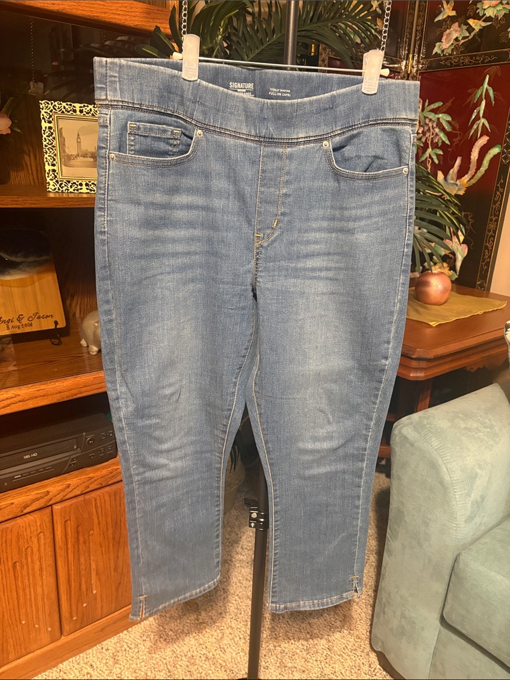 Levi Signature Blue Capri Stretch Jeans